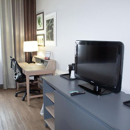 Country Inn & Suites By Radisson, Big Rapids, Mi מראה חיצוני תמונה