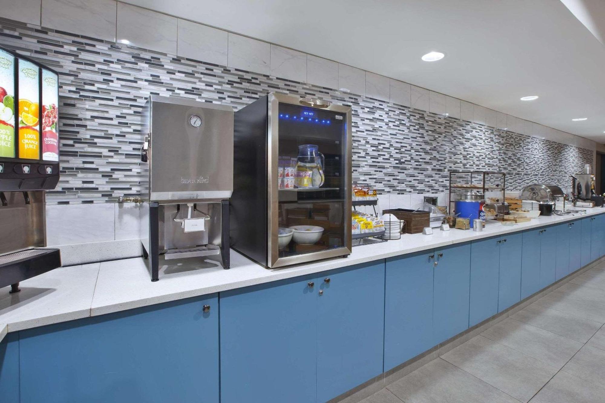 Country Inn & Suites By Radisson, Big Rapids, Mi מראה חיצוני תמונה