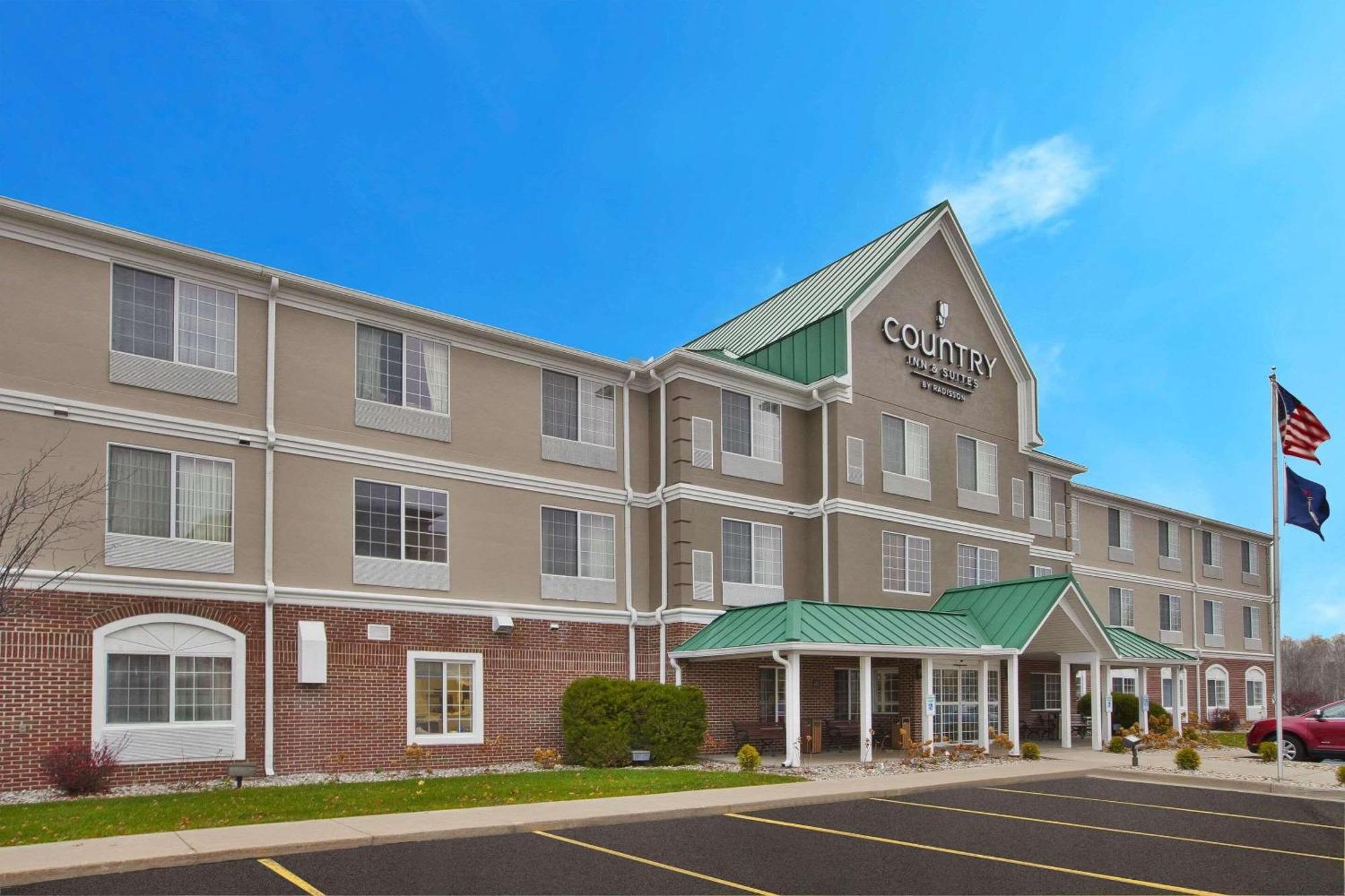 Country Inn & Suites By Radisson, Big Rapids, Mi מראה חיצוני תמונה