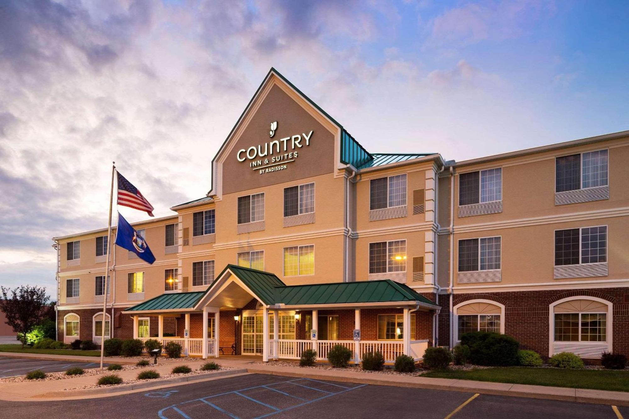 Country Inn & Suites By Radisson, Big Rapids, Mi מראה חיצוני תמונה