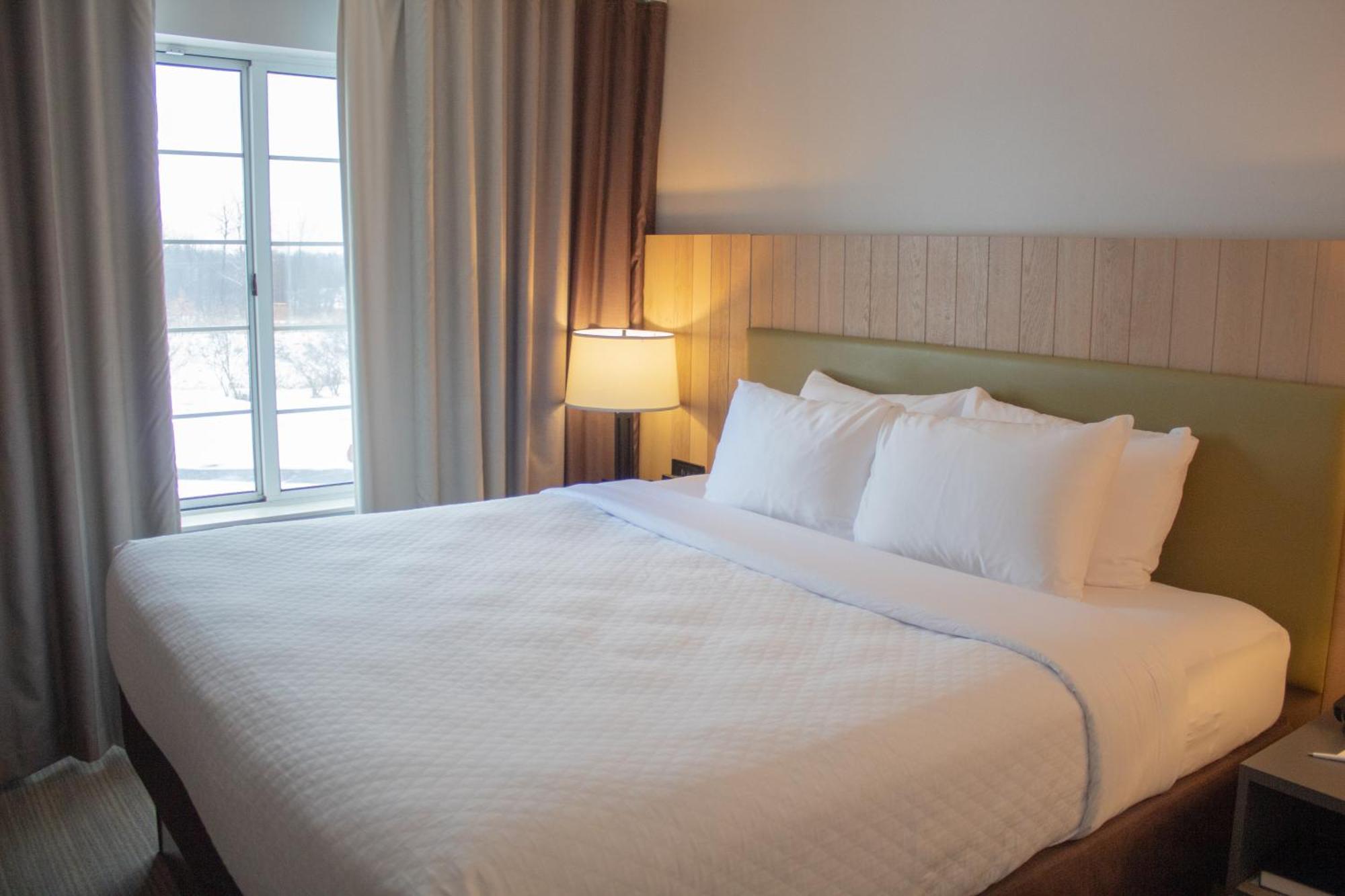 Country Inn & Suites By Radisson, Big Rapids, Mi מראה חיצוני תמונה