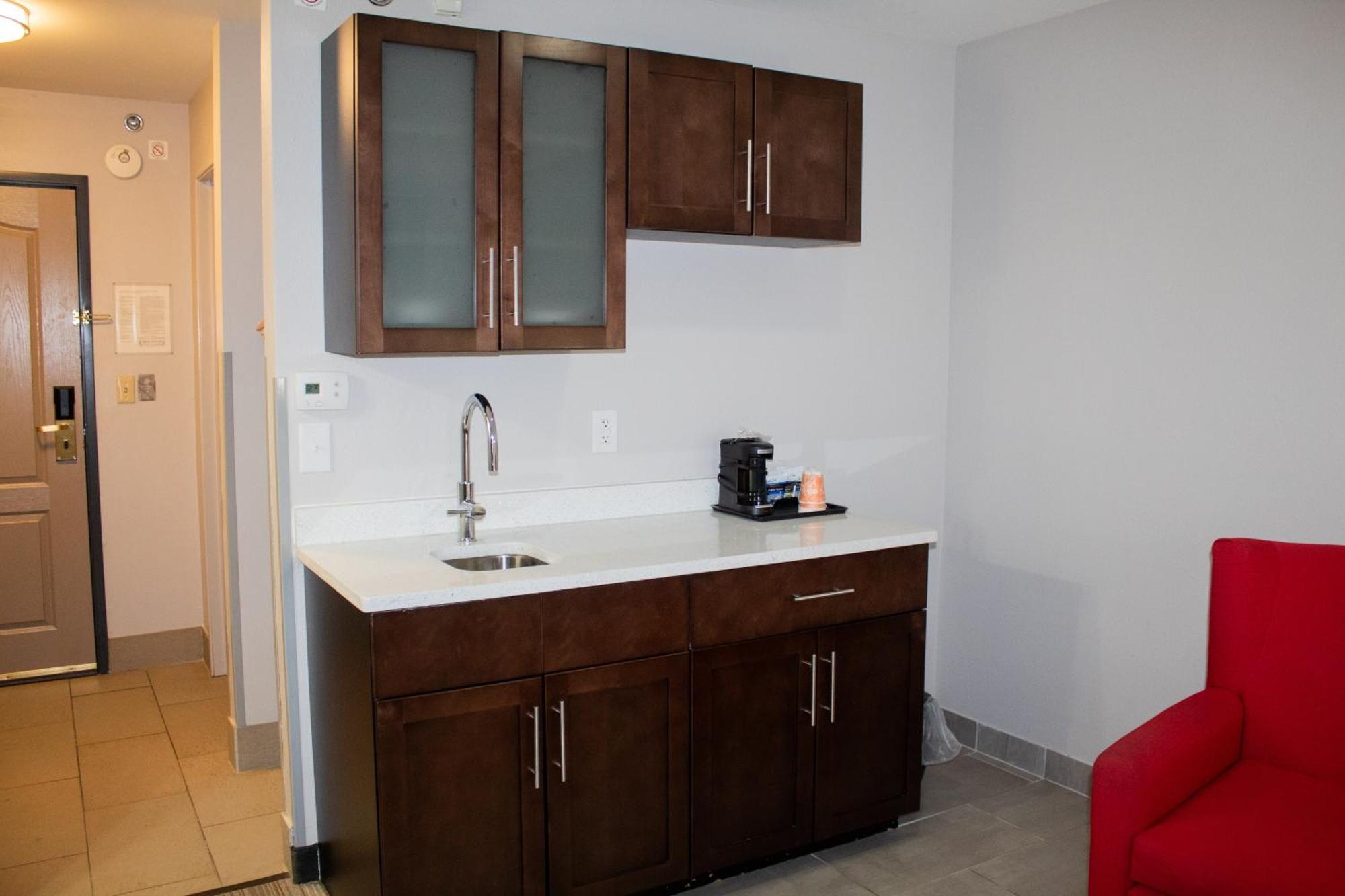 Country Inn & Suites By Radisson, Big Rapids, Mi מראה חיצוני תמונה